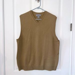 Eddie Bauer 100% Merino wool golden/tan warm winter knit vest, size large